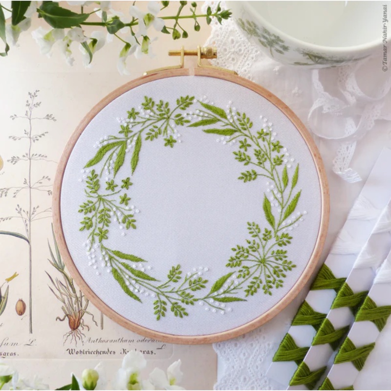 Tamar | Green & White Wreath – 8″ Embroidery Kit